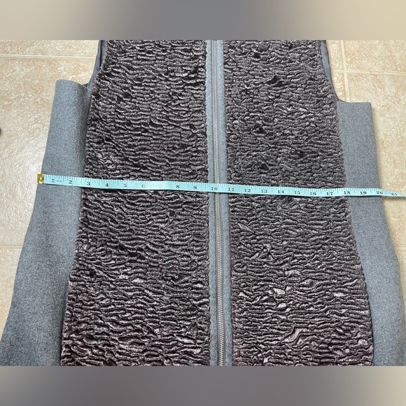 Lafayette 148 New York Gray Wool Blend Zip
Front Tamer Vest Faux Fur, Size M - Picture 7 of 12